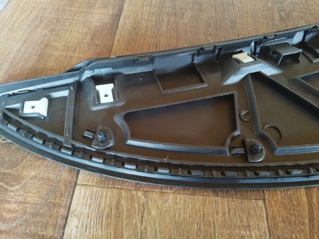 bontott SEAT LEON Motorháztető Díszléc Hátsó