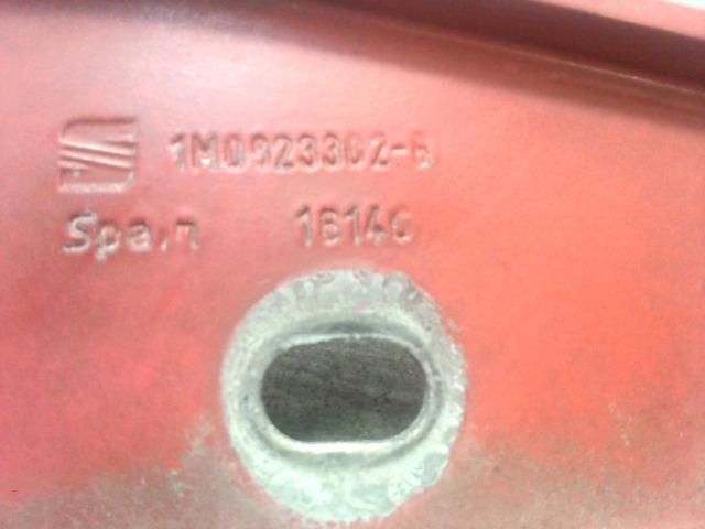 bontott SEAT LEON Motorháztető Jobb Zsanér