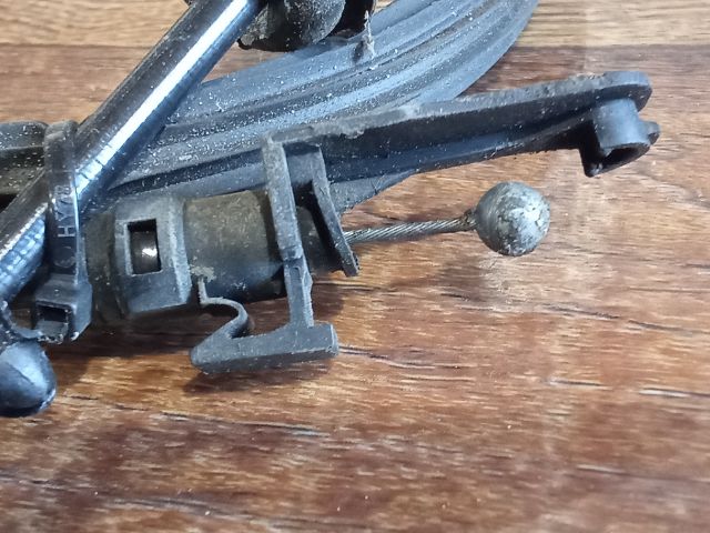 bontott SEAT LEON Motorháztető Nyitó Bowden