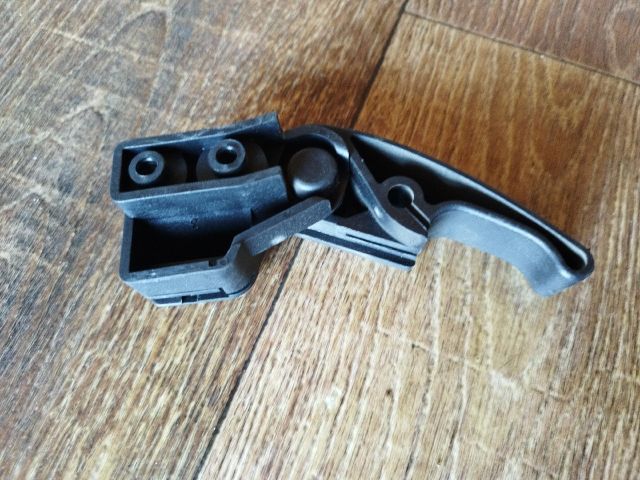 bontott SEAT LEON Motorháztető Nyitó Kar / Gomb