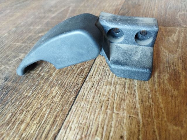 bontott SEAT LEON Motorháztető Nyitó Kar / Gomb