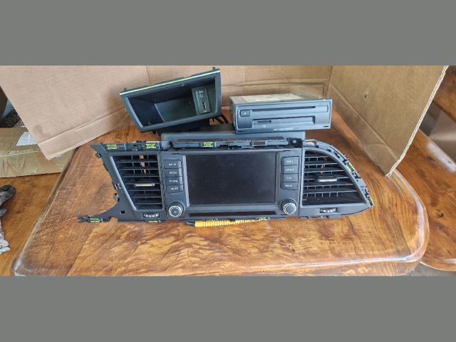 bontott SEAT LEON Navigációs Fejegység