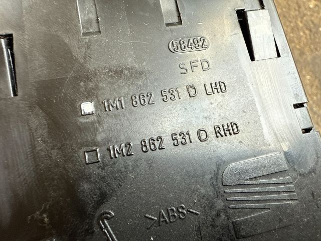 bontott SEAT LEON Pohártartó