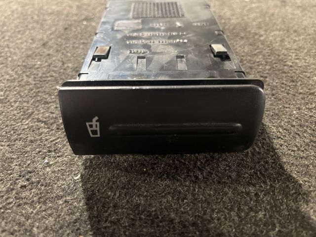 bontott SEAT LEON Pohártartó