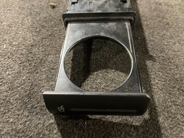 bontott SEAT LEON Pohártartó