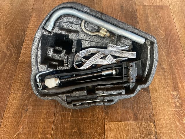 bontott SEAT LEON Pótkerék Szerszámtartó