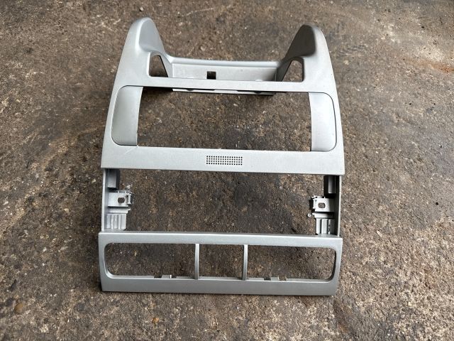 bontott SEAT LEON Rádió / CD Keret