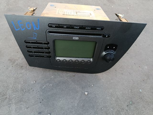 bontott SEAT LEON Rádió / CD