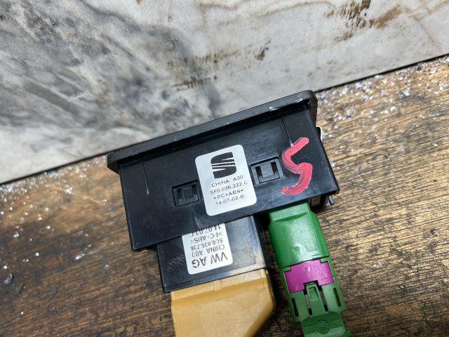 bontott SEAT LEON USB Aljzat