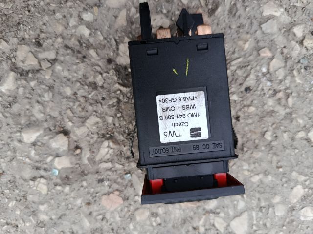 bontott SEAT LEON Vészvillogó Kapcsoló