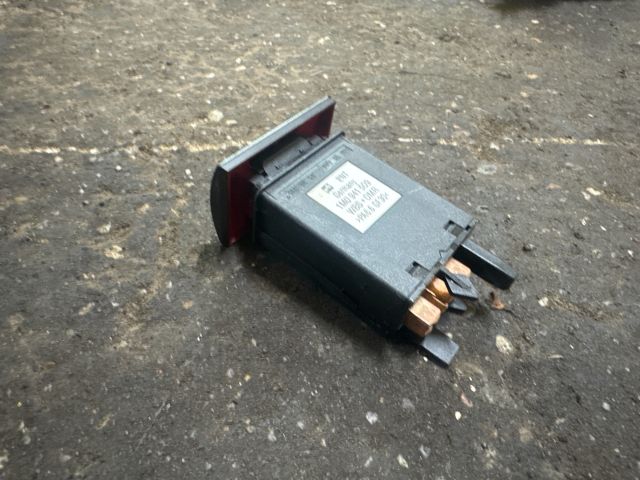 bontott SEAT LEON Vészvillogó Kapcsoló