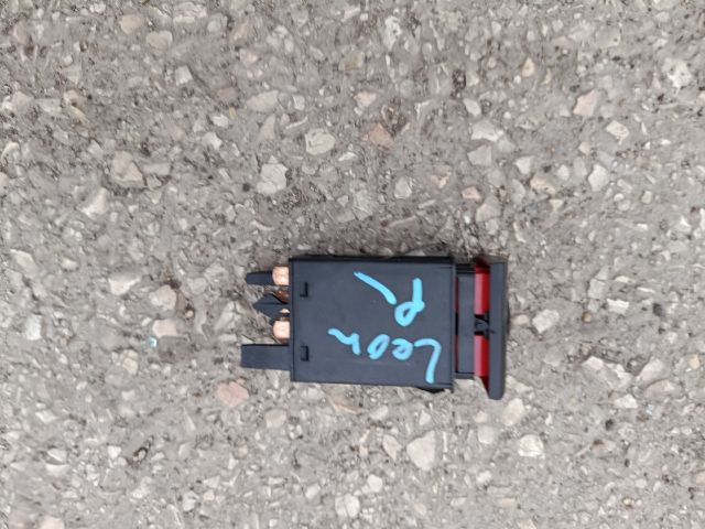 bontott SEAT LEON Vészvillogó Kapcsoló