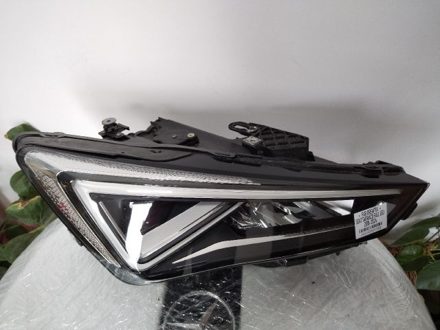 bontott SEAT TARRACO Jobb Fényszóró