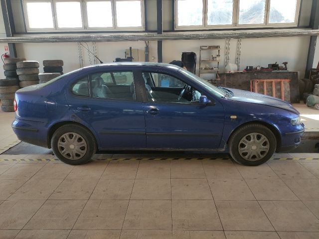 bontott SEAT TOLEDO Jobb első Féknyereg Munkahengerrel