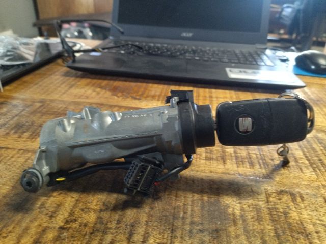 bontott SEAT TOLEDO Gyújtáskapcsoló Házzal