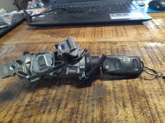 bontott SEAT TOLEDO Gyújtáskapcsoló Házzal