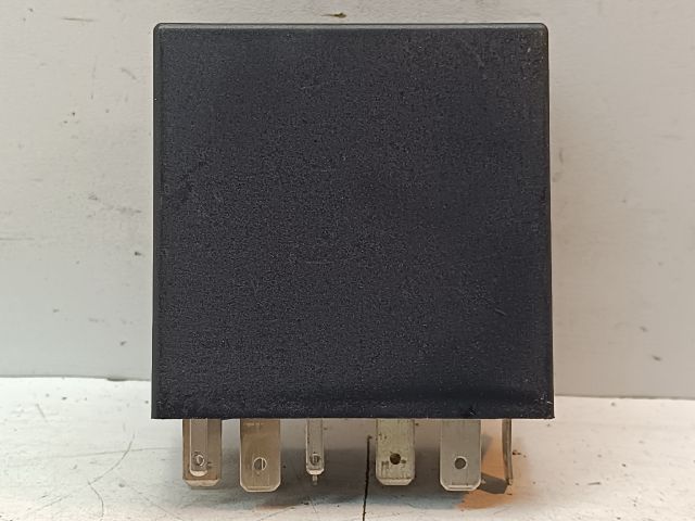 bontott SEAT TOLEDO Ablaktörlő Relé