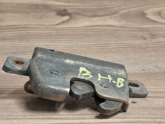 bontott SEAT TOLEDO Bal Csomagtérajtó Zárszerkezet