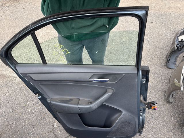bontott SEAT TOLEDO Bal hátsó Ajtó (Részeivel)