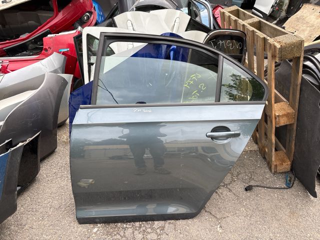 bontott SEAT TOLEDO Bal hátsó Ajtó (Részeivel)