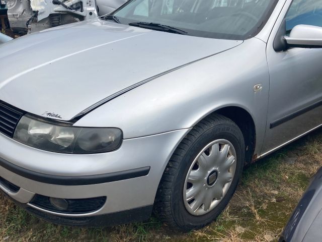 bontott SEAT TOLEDO Bal hátsó Fixüveg (Ajtóban)