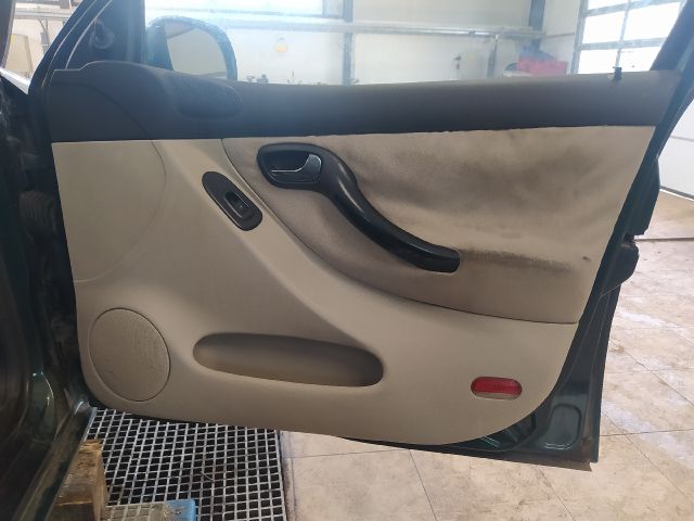 bontott SEAT TOLEDO Biztosítéktábla Utastér