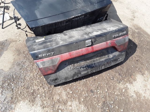 bontott SEAT TOLEDO Csomagtérajtó (Üres lemez)