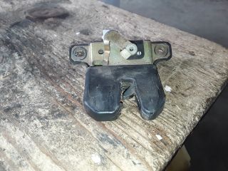 bontott SEAT TOLEDO Csomagtérajtó Zárszerkezet