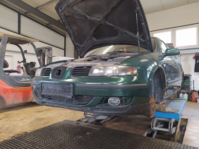 bontott SEAT TOLEDO Csomagtérajtó Zárszerkezet