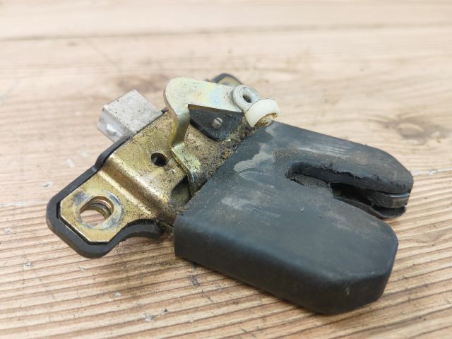 bontott SEAT TOLEDO Csomagtérajtó Zárszerkezet