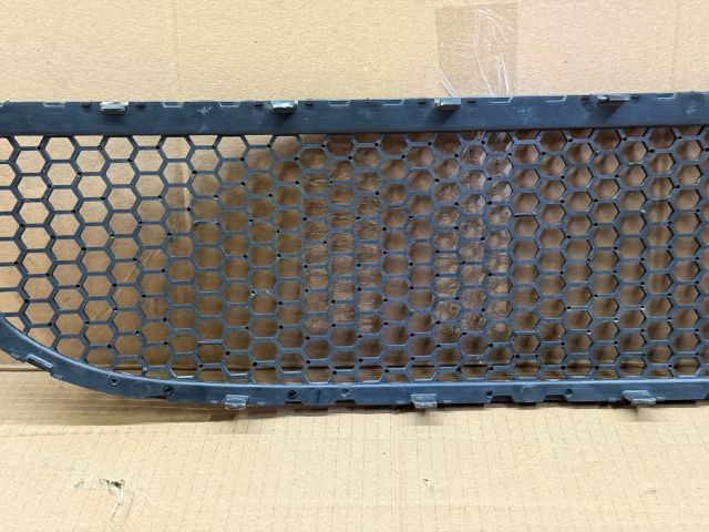 bontott SEAT TOLEDO Első Lökhárító Alsó Középső Díszrács