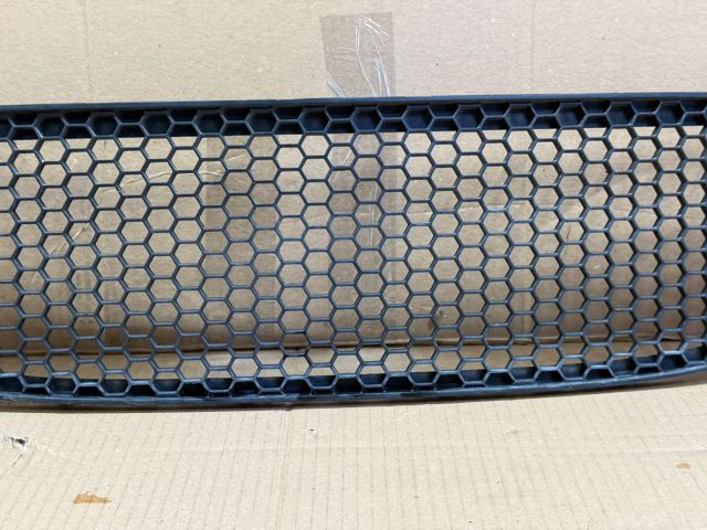 bontott SEAT TOLEDO Első Lökhárító Alsó Középső Díszrács