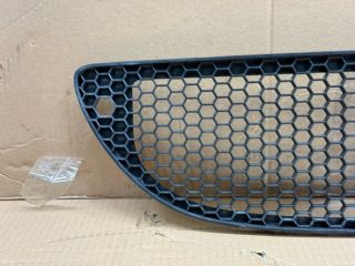 bontott SEAT TOLEDO Első Lökhárító Alsó Középső Díszrács