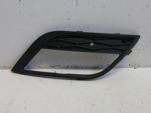 bontott SEAT TOLEDO Első Lökhárító Jobb Díszrács