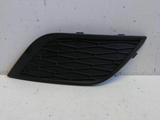 bontott SEAT TOLEDO Első Lökhárító Jobb Díszrács