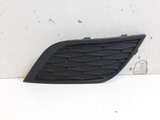 bontott SEAT TOLEDO Első Lökhárító Jobb Díszrács