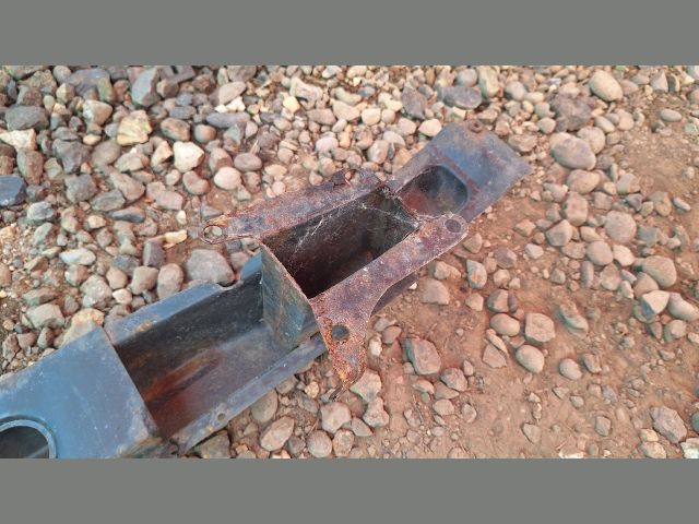 bontott SEAT TOLEDO Első Lökhárító Merevítő (Fém)