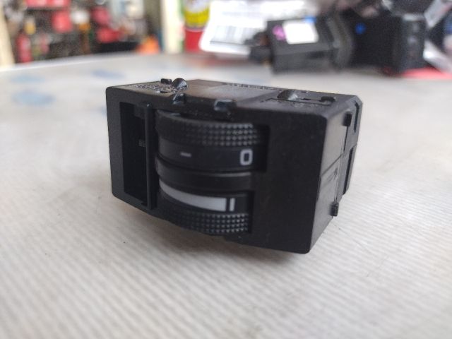 bontott SEAT TOLEDO Fényszórómagasság Állító Kapcsoló