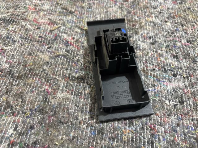 bontott SEAT TOLEDO Jobb első Ablakemelő Kapcsoló