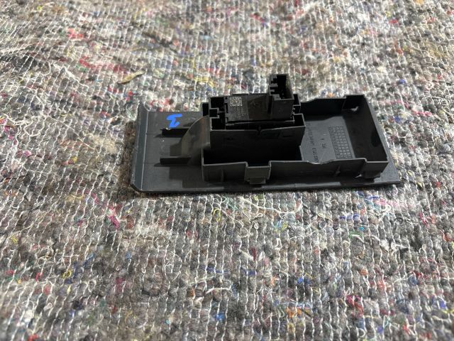 bontott SEAT TOLEDO Jobb első Ablakemelő Kapcsoló