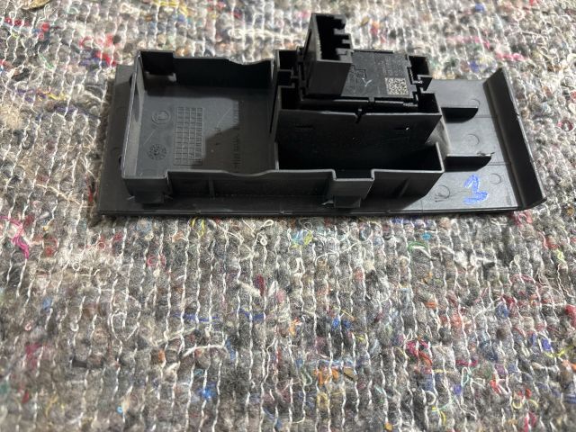 bontott SEAT TOLEDO Jobb első Ablakemelő Kapcsoló