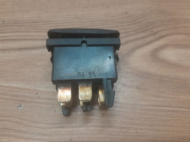 bontott SEAT TOLEDO Jobb első Ablakemelő Kapcsoló