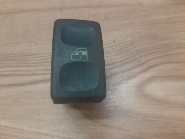 bontott SEAT TOLEDO Jobb első Ablakemelő Kapcsoló