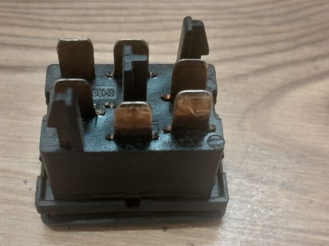 bontott SEAT TOLEDO Jobb első Ablakemelő Kapcsoló