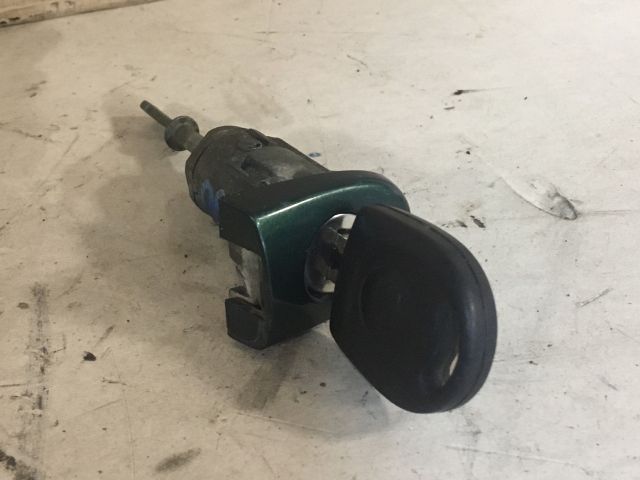 bontott SEAT TOLEDO Jobb első Ajtózár