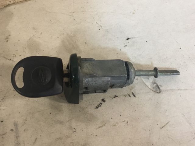 bontott SEAT TOLEDO Jobb első Ajtózár