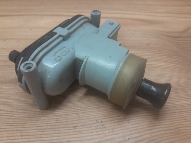 bontott SEAT TOLEDO Jobb első Központizár Motor