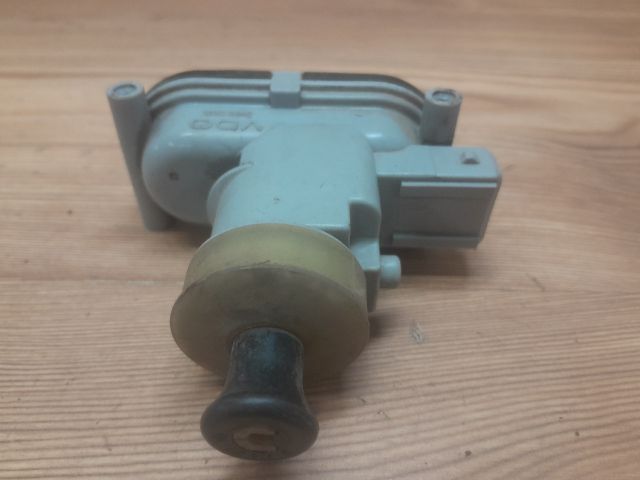 bontott SEAT TOLEDO Jobb első Központizár Motor