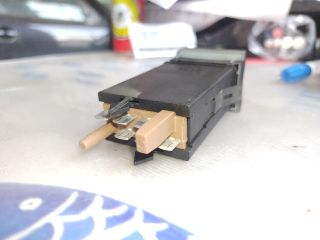 bontott SEAT TOLEDO Jobb első Ülésfűtés Kapcsoló