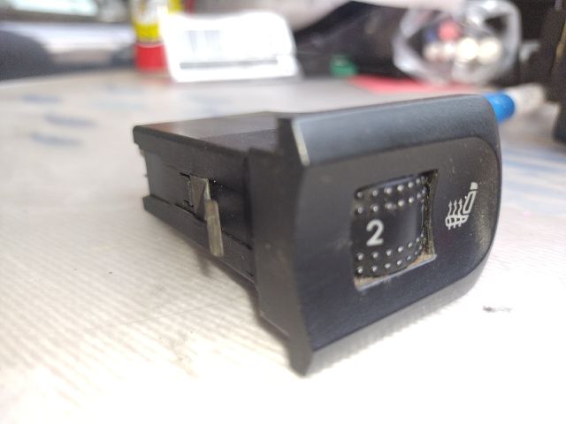 bontott SEAT TOLEDO Jobb első Ülésfűtés Kapcsoló